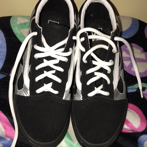 Vans like new with flames once worn for an hour - Picture 2 of 4